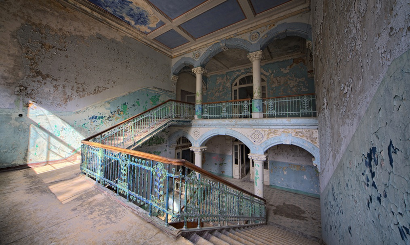 Illustration for article titled The Decaying Remains of Abandoned Hospitals